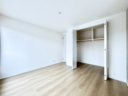 Q@P`Bed Room`@ulvƂvwł肭낰QB̉Ǝ₨dɔꂽ̓tJtJ̃xbgŖĂBer{IĂKȍL