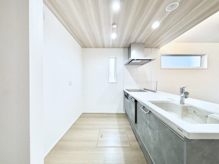 Lb`@P`Kitchen`@R鑋̂Lb`gꏊ炱Agl܂BƂLb`R[i[͎LȎdオƂȂĂ܂B