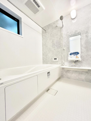 @`Bath Room`@t̃oX[́Ǎ薾邭C̗ǂԂłB邱ƂŁACǍDB芰oX[ŁÃoX^Cy݂ɂȂ肻łB