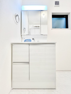 ʑEʏ@`Dressing Room`  FœꂳĂƁAXbLƐۂ܂B  ̗ɂ͂ՂƎ[Xy[XWI  ́AVv@\dāB