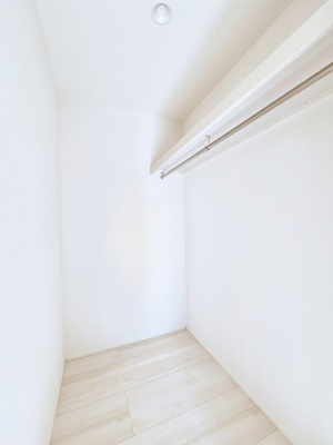 ���̑��@�������P�������`Walk-in Closet�`�@��������̗m���������Ă��V���ɂȂ�ɂ����E�H�[�N�C���N���[�[�b�g�B�m���ȊO�ɂ��A���i�g��Ȃ��Ɠd��X�[�c�P�[�X�A�X�g�b�N�i�Ȃǉ��ł��Еt����������Ԃł��B