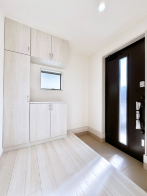 ���ց@�������P�������`Entrance�`�@�Ƃ̒��ł��q�l���}����ŏ��̏ꏊ�ł��錺�ւ́A�Ƃ̈�ۂ��̂��̂ł��I�L�x�Ȍ��֎��[�ŁA����Y��ɕۂ��Ƃ��o���܂��􌺊ւɂ͂����Ղ���[�̉��ʔ��������I