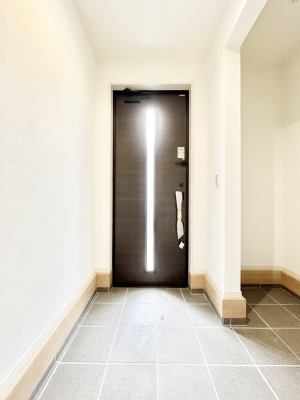 ց@`Entrance`@ւ͉Ƃ̊Ƃ܂䂪Ƃ̃ZX肰Ȃ閣͂錺֑ÿ݂BAxɉƑقƂłSn悢ԑ؂łˁ