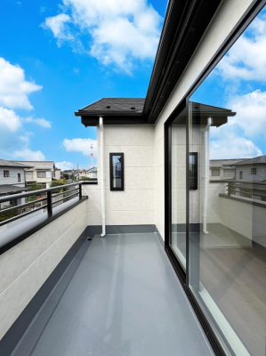 oRj[@`Balcony`  oRj[͉z݁Azc󕨂C悭Ƃł܂B  g₷JIȃoRj[łzՂ~蒍AoRj[tZ܂B  