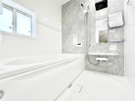 @Q`Bath Room`@t̃oX[́Ǎ薾邭C̗ǂԁB邱ƂŁACǍDB芰oX[ŁÃoX^Cy݂ɂȂ肻łB