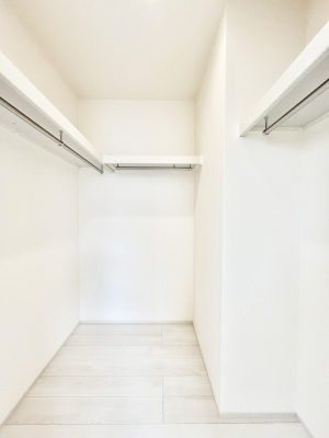 ̑@Q`Walk-in Closet`@̗mĂVɂȂɂEH[NCN[[bgBmȊOɂAigȂƓdX[cP[XAXgbNiȂǉłЕtԂłB