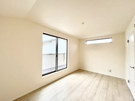 ̑ρ@A`Bed Room`  ulvƂvwł肭낰QB  ̉Ǝ₨dɔꂽ̓tJtJ̃xbgŖĂBer{IĂKȍL