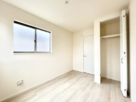 Q@A`Bed Room`  ɂ͎[N[[bgIiĝm⏬͂AGߕ̂mȂǂƐڂ܂܂B  ԂLgpł܂ˁB