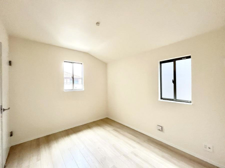 q@A`Bed Room`@q͂qlɂƂđϏdȖ܂Bqlŉ߂Ԃ^邱ƂŁAh׋ԂRƑ܂畔̕Еt|ȂǂƂɌq܂B