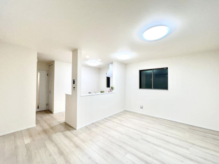 rO@A`Living`  Lȗz̏ꏊƂ炵B  邱̋Ԃ݂͂Ȃ̏Ί炪WꏊAYA邱Ƃ̂Ȃ킢ȂbyގԁA̎vԂꏊB