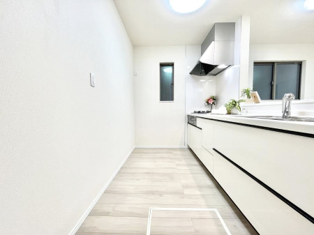 Lb`@A`Kitchen`@R鑋̂Lb`gꏊ炱Agl܂BƂLb`R[i[͎LȎdオƂȂĂ܂B