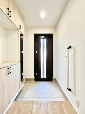 ���ց@�������P�������`Entrance�`�@�Ƃ̒��ł��q�l���}����ŏ��̏ꏊ�ł��錺�ւ́A�Ƃ̈�ۂ��̂��̂ł��I�L�x�Ȍ��֎��[�ŁA����Y��ɕۂ��Ƃ��o���܂��􌺊ւɂ͂����Ղ���[�̉��ʔ��������I