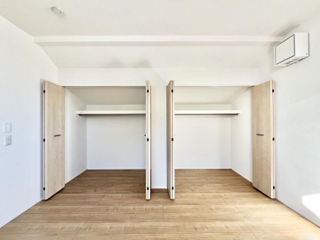 ���[�@�������P�������`Closet�`�@�ǖʃN���[�[�b�g������΃^���X��u���K�v���Ȃ��A�o������̂Ȃ��X�b�L����Ԃ��ێ��ł��܂��B����ꂽ�X�y�[�X��L���Ɋ��p�ł������B�ߗނ��̕i�Ȃǂ����Ղ���[�o���܂��ˁ�