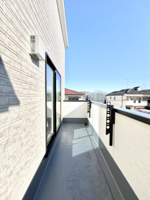 �o���R�j�[�@�������S�������`Balcony�`  �o���R�j�[�͉������z���������݁A���z�c����󕨂��C�����悭�������Ƃ��ł��܂��B�g���₷���J���I�ȃo���R�j�[�ł����z�����������Ղ�~�蒍���A�o���R�j�[�t���Z�܂��B 