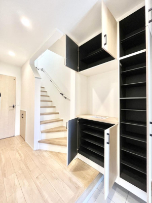 ���̑����ρ@�ݔ����S�����������Ղ���[�ł���V���[�Y�{�b�N�X�ŉƑ��S���̌C���A���ւ�������B  