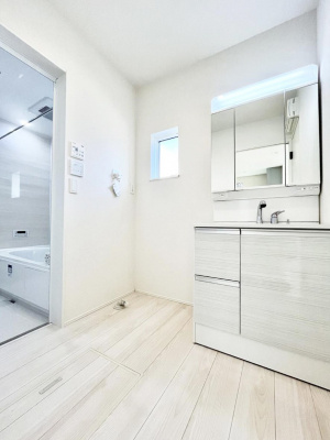 ̑@P`Dressing Room`  FœꂳĂƁAXbLƐۂ܂B̗ɂ͂ՂƎ[Xy[XWÍAVv@\dāB