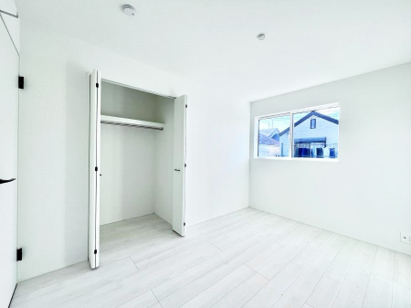 Q@P`Bed Room`  Sɂ͎[N[[bgIiĝm⏬͂AGߕ̂mȂǂƐڂ܂܂B  ԂLgpł܂ˁB