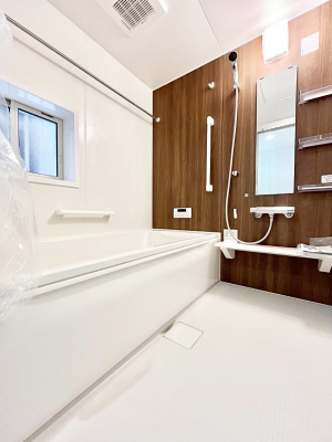 @`Bath Room`@ƑL΂ē邱Ƃ\I̔MdȃoX^CłBqlƂꏏł\ȍLȂ̂ŁArOƂ͈ƑcR̂ЂƎy݂܂B