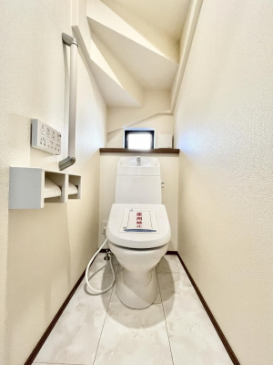 �g�C���@������A�������`Toilet�`�@�������̂��鐅����g�C���̓E�H�V�����b�g�t���ł����g�C���͖����g�킴��𓾂Ȃ����́B����������ۂ������ł��ˁB�g�C����2��������̂Œ��̍��G���ɕ֗��ł��I