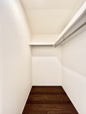 ���̑��@�����`Walk-in Closet�`�@�K�v�Ȃ��̂�R�[�f�B�l�[�g���ꗗ���Ċm�F�ł��A�g�x�x�⏀�����Z���ԂōςރE�H�[�N�C���N���[�[�b�g��ݒu���܂����B�Ƃ̒�����������Ƃ�����֗��Ȏ��[�X�y�[�X�ł��B