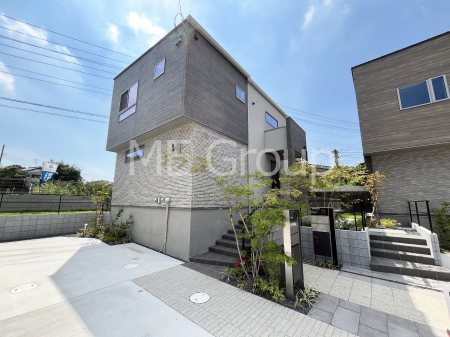 ���n�O�ώʐ^�@�O�ρ`Exterior�`�@��s���œ���̃X���[���C�t���΂Ɉ͂܂ꂽ�y�n�͓s��̌�����Y���ꂻ���B�l�G��ʂ��Ď��R�ƐG�ꍇ����X�|�b�g�����ӂɂ͐��肾������I�Z�݂����Ȃ�ƁB��炵�������B