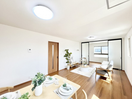 ���r���O�@�����`Living�`  �L���ȗz�������̏ꏊ���Ƃ炵�����B  �����邱�̋�Ԃ݂͂�Ȃ̏Ί炪�W���ꏊ�A����Y��A���邱�Ƃ̂Ȃ����킢���Ȃ���b���y���ގ��ԁA��������̎v�����Ԃ���ꏊ�B