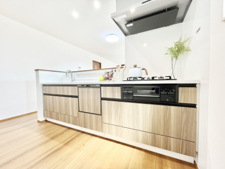 �L�b�`���@�����`Kitchen�`  ���r���O�����n����J�E���^�[�L�b�`���B  ���������Ȃ���Ƒ��ƃR�~���j�P�[�V�������Ƃ�邾���łȂ��A�傫�ȊJ���������邱�Ƃ��ł��܂��B  ���q�l�̐����������邱�Ƃ��ł��܂��ˁI