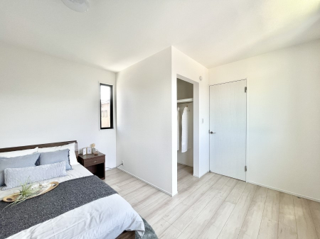 ̑ρ@NO.19`Bed Room`  ulvƂvwł肭낰QB  ̉Ǝ₨dɔꂽ̓tJtJ̃xbgŖĂB