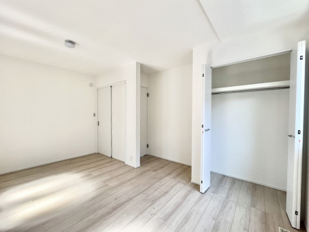 Q@NO.19Bed Room`ɂ͎[N[[bgIiĝm⏬͂AGߕ̂mȂǂƐڂ܂܂B  ԂLgpł܂ˁB