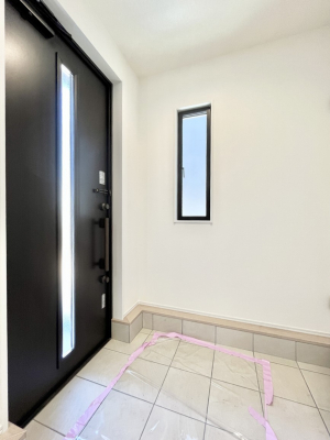 ց@NO.19`Entrance`Ƃ̏oŖgp̂ցB؍ݎԂ͒ZĂAւ̈ۂ͉Ƃ̑ۂEƌĂߌł͂܂BIVȃhA疾邢܂