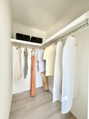 ̑@NO.19`Walk-in Closet`̗mĂVɂȂɂEH[NCN[[bgBmȊOɂAigȂƓdXgbNiȂǉłЕtԁB