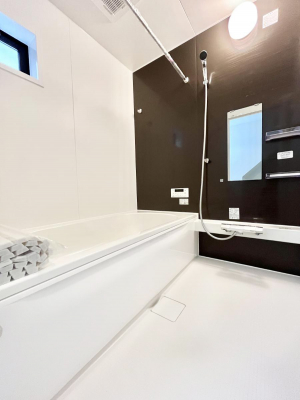 @`Bath Room`@ƑL΂ē邱Ƃ\I̔MdȃoX^CłBqlƂꏏł\ȍLȂ̂ŁArOƂ͈ƑcR̂ЂƎy݂܂B