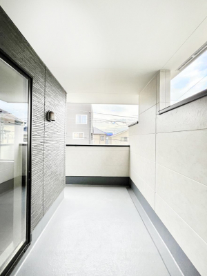 oRj[@`Balcony`  oRj[͉z݁Azc󕨂C悭Ƃł܂B  g₷JIȃoRj[łzՂ~蒍AoRj[tZ܂B  