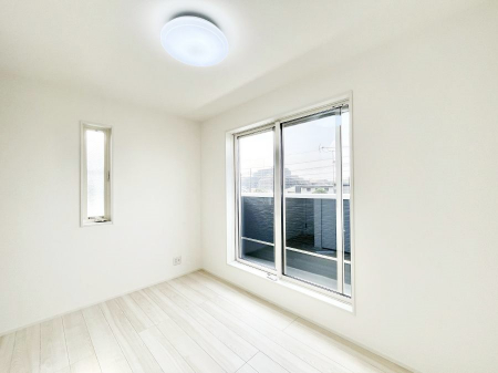 ���̑����ρ@������A�������`Bed Room�`�@2�ʍ̌����m�ۂ������邢�����́A���ʂ����ǂ��A��ϋ��S�n�̗ǂ���ԂƂȂ��Ă���܂��B�u�₩�ȕ��������ċN���钩�́A���K�����̎n�܂�ɁI���������ʕ����ƂĂ��ǂ��Z�܂���