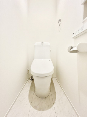 �g�C���@������A�������`Toilet�`�@�������̂��鐅����g�C���̓E�H�V�����b�g�t���ł����g�C���͖����g�킴��𓾂Ȃ����́B����������ۂ������ł��ˁB�g�C����2��������̂Œ��̍��G���ɕ֗��ł��I