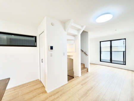 ���r���O�@�傫�ȑ����炽���Ղ�̗z���ƕ����������郊�r���O  