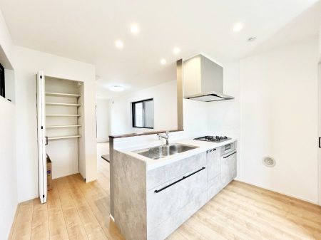 �L�b�`���@���������Ȃ��炲�Ƒ��Ƃ̉�b���y���߂�ΖʃJ�E���^�[�L�b�`��  