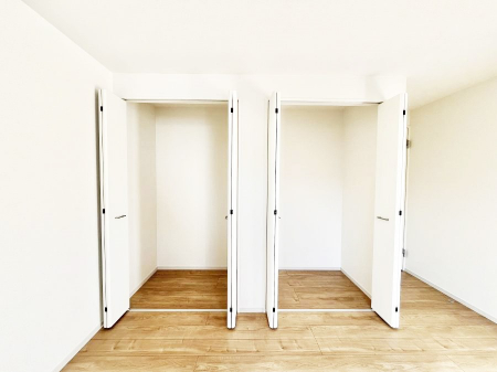 ���[�@�����`Closet�`�@�ǖʃN���[�[�b�g������΃^���X��u���K�v���Ȃ��A�o������̂Ȃ��X�b�L����Ԃ��ێ��ł��܂��B����ꂽ�X�y�[�X��L���Ɋ��p�ł������B�G�߂̈ߗނ��̕i�Ȃǂ����Ղ���[�o���܂��ˁ�