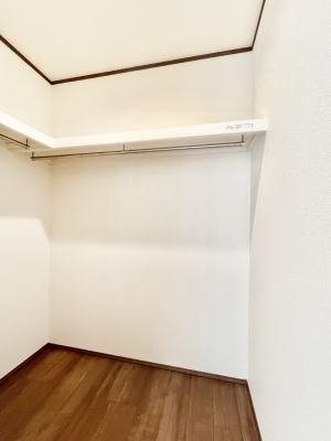 ̑@P`Walk-in Closet`@̗mĂVɂȂɂEH[NCN[[bgBmȊOɂAigȂƓdX[cP[XAXgbNiȂǉłЕtԂłB