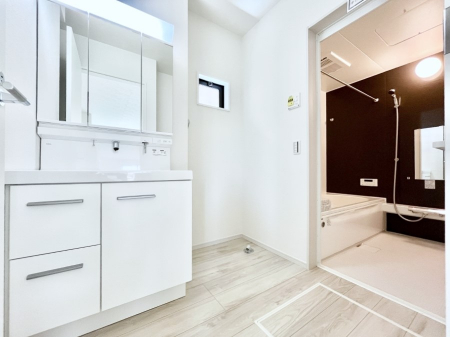 ̑@`Dressing Room`@ÂȂ肪Ȑʏƍ̌ƊC\Ȃ̂ŋC悭g܂BOʋ^Cv̐ʑ͋[ŎU炩肪ȐʏXbL