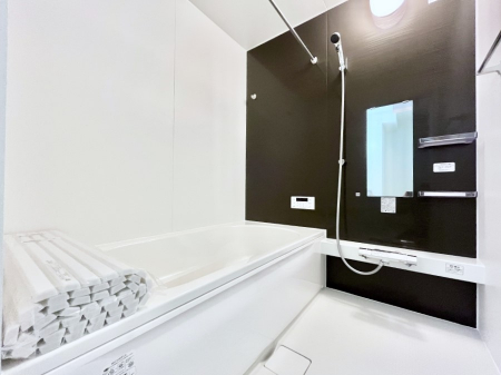 @`Bath Room`@ƑL΂ē邱Ƃ\I̔MdȃoX^CłBqlƂꏏł\ȍLȂ̂ŁArOƂ͈ƑcR̂ЂƎy݂܂B