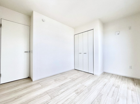 ̑ρ@`Bed Room`@̂ˌẴbgłBƑƂŎ苷ɊĂZ܂ˌĂł͊evCoV[ۂƂł܂BZ܂ɂƂ肪܂SbNXł܂