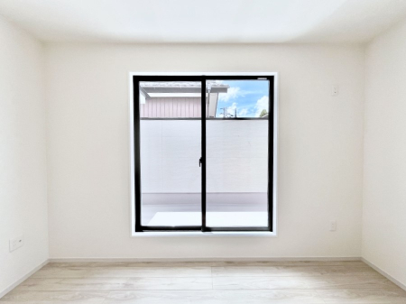 Q@`Bed Room`@oRj[̖邢݂܂BƂɌb܂ꂽB_炩RŒڊo߂炵邾낤B܂A@\IȎ[zuāAЕtԂoB