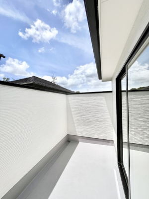 oRj[@`Balcony`  oRj[͉z݁Azc󕨂C悭Ƃł܂B  g₷JIȃoRj[łzՂ~蒍AoRj[tZ܂B  