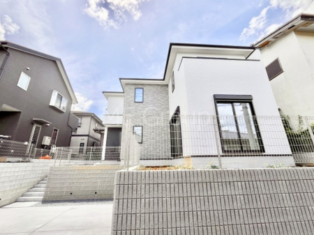 nOώʐ^@Oρ`Exterior`@ՐÂȏZnŎqĉƑɃsb^B̂UKȗ΂Ɍb܂ꂽGAŁARɕ܂ꂽ₩ȕ炵邽߂́AƂ肠ZĂ܂B