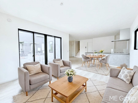 rO@`Living`@O̗ȂVvłLDKB傫ȑނ̂Ŏ邭AƑ̌ȅƂăsb^łBJƓ̗ǂ𐥔񂲗I@ƋCGł