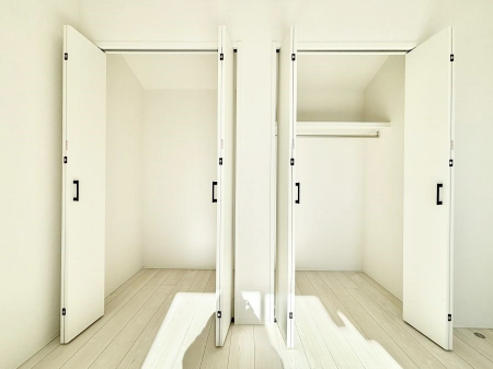 ���[�@�m���̃N���[�[�b�g�B���s��������̂Ō���̈ߗނ�����������܂�܂��B