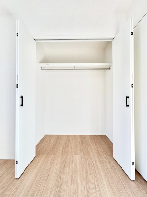 ���[�@�m���̃N���[�[�b�g�B���s��������̂Ō���̈ߗނ�����������܂�܂��B