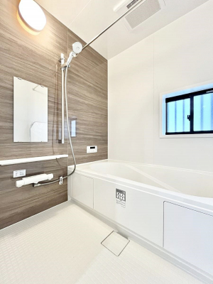 @`Bath Room`@t̃oX[́Ǎ薾邭C̗ǂԂłB邱ƂŁACǍDB芰oX[ŁÃoX^Cy݂ɂȂ肻łB