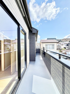 oRj[@`Balcony`  oRj[͉z݁Azc󕨂C悭Ƃł܂B  g₷JIȃoRj[łzՂ~蒍AoRj[tZ܂B  
